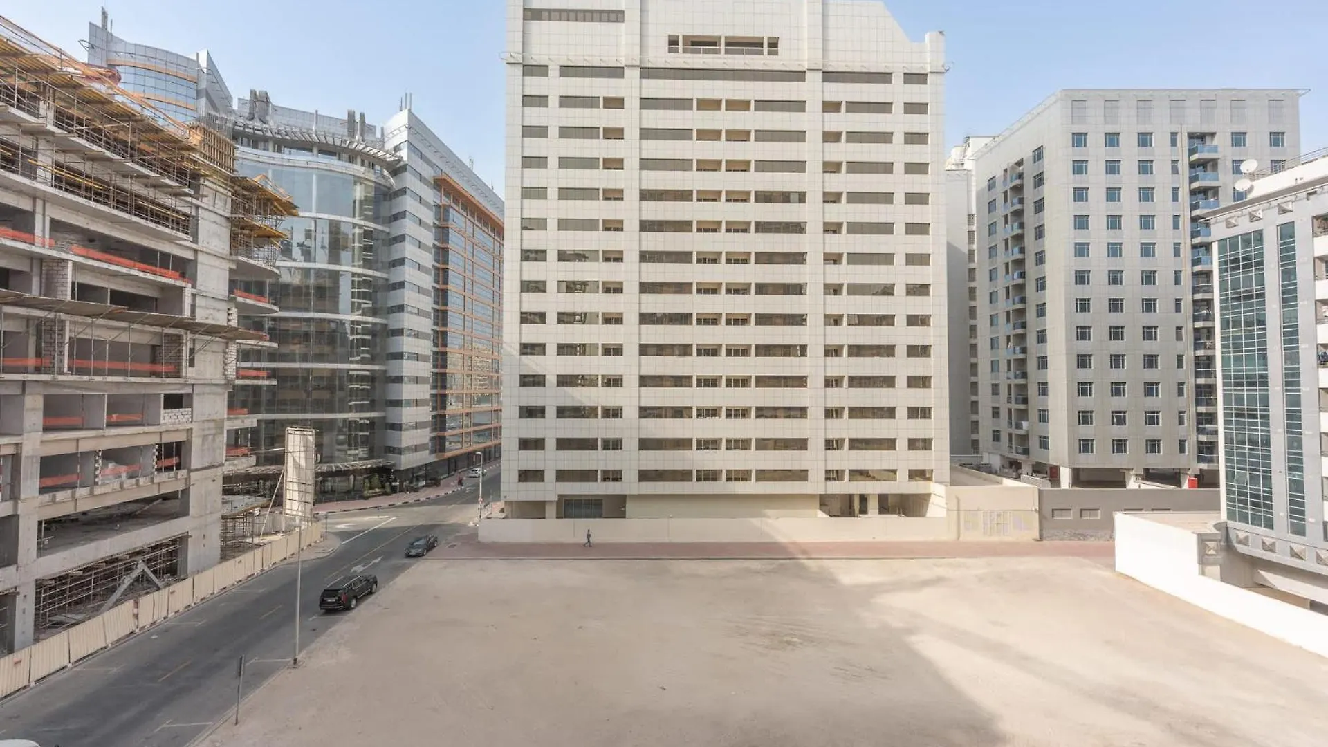 Spacious 1Br Haven For 2 In Al Barsha Dubai Apartment