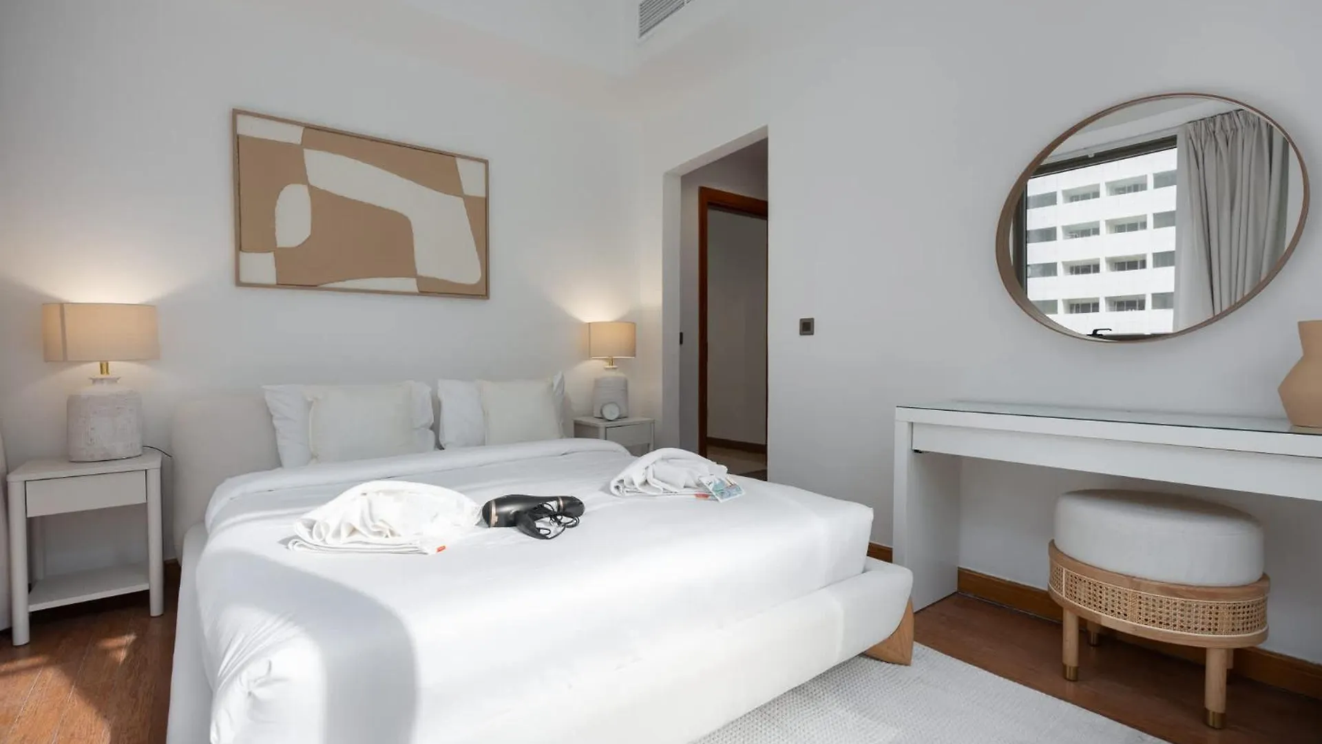 Spacious 1Br Haven For 2 In Al Barsha Dubai Apartment