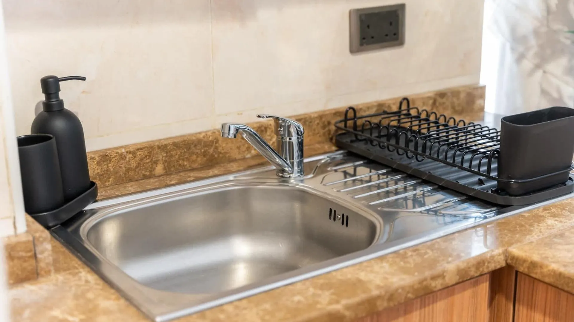Apartment Spacious 1Br Haven For 2 In Al Barsha Dubai