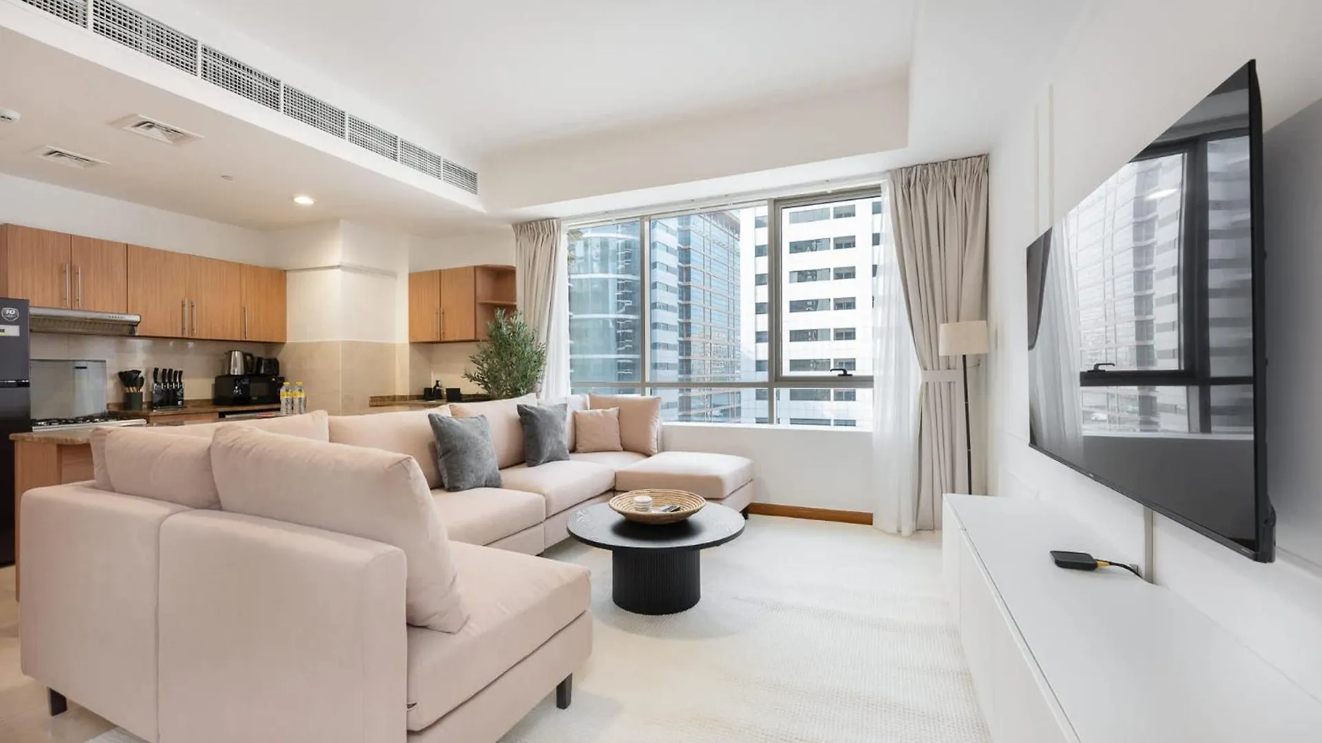 Apartment Spacious 1Br Haven For 2 In Al Barsha Dubai