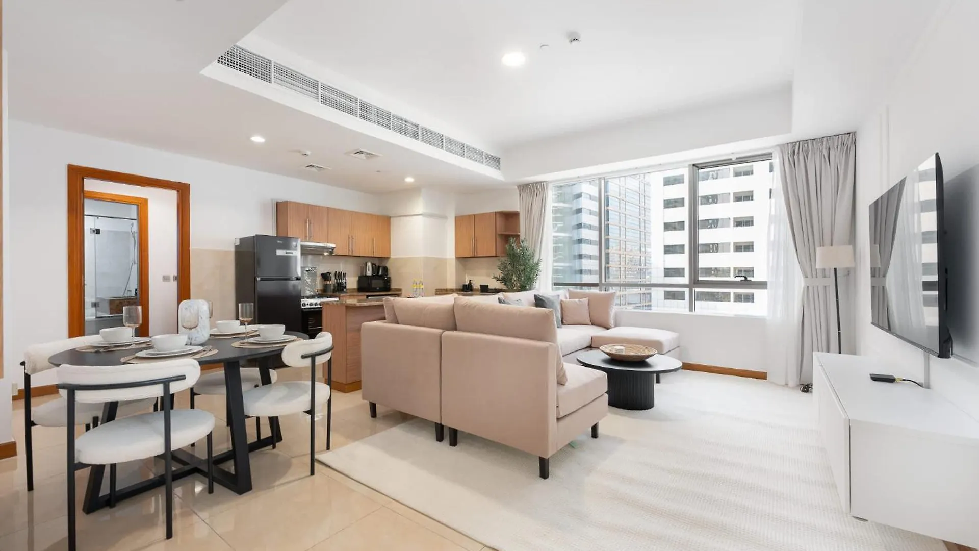 Lejlighed Spacious 1Br Haven For 2 In Al Barsha Dubai