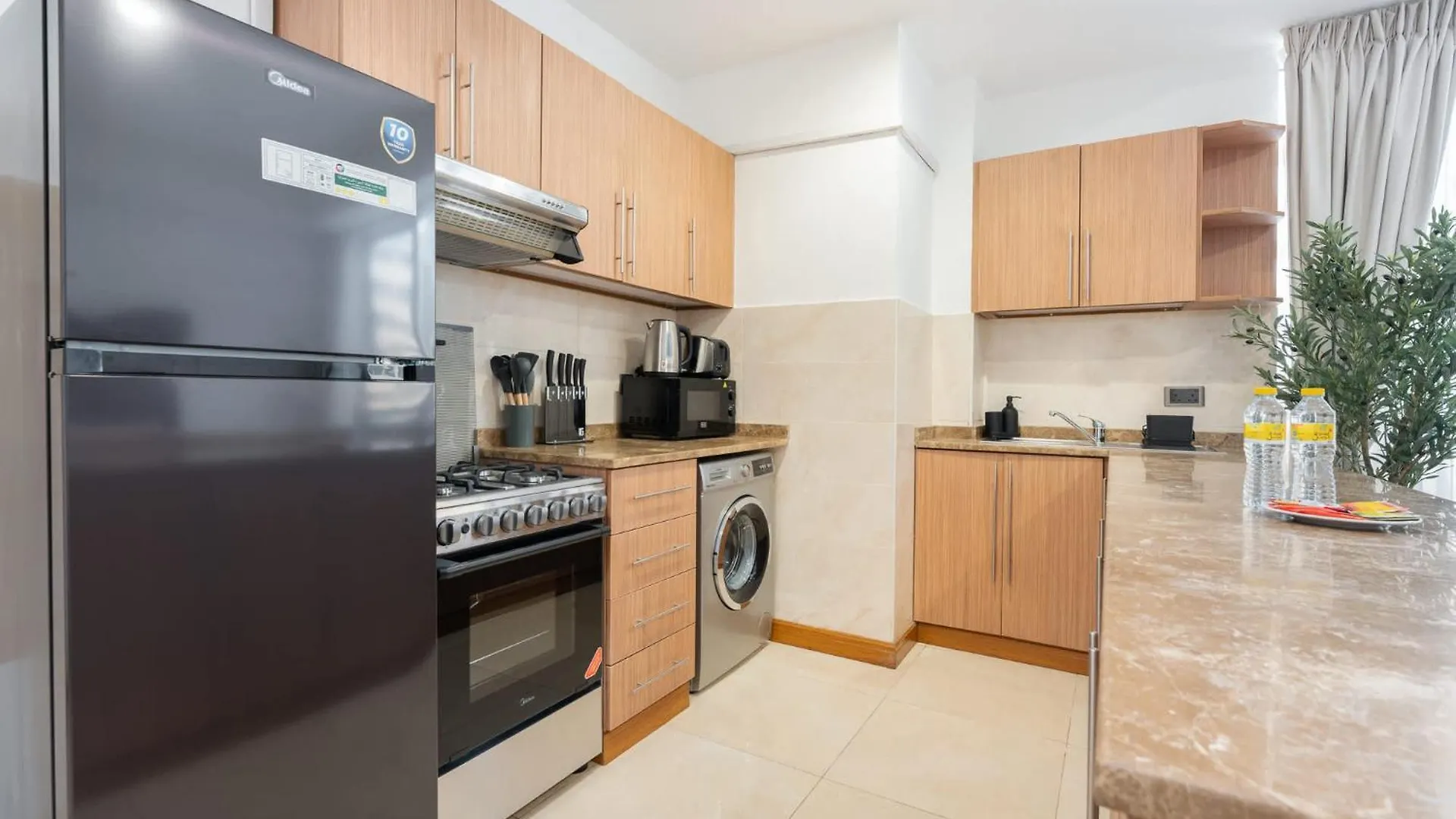 Lejlighed Spacious 1Br Haven For 2 In Al Barsha Dubai